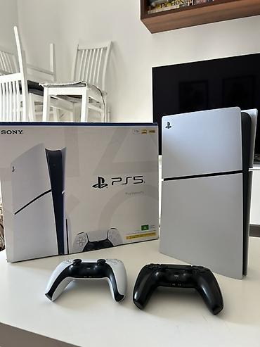 PS5 (Sony PlayStation 5): PlayStation 5 (версия с дисководом) + 2 геймпада Продаю PlayStation 5 — 1