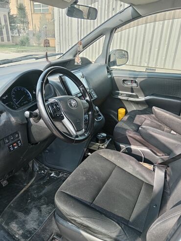 Toyota: Toyota Voxy: 1.8 l | 2015 il Van/Minivan — 5