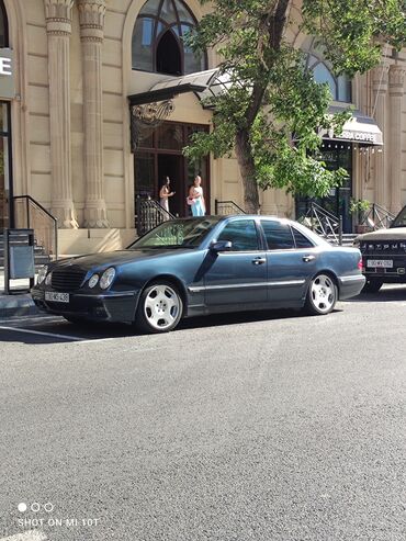 Mercedes-Benz: Mercedes-Benz E 200: 2 l | 2000 il Sedan — 18