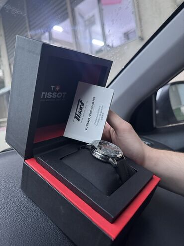 Qadın geyimləri: Qol saatı, Tissot, rəng - Qara