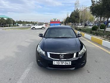 Honda: Honda Accord sedan - Korpus: 4 qapılı sedan, qara rəng - Mühərrik — 1