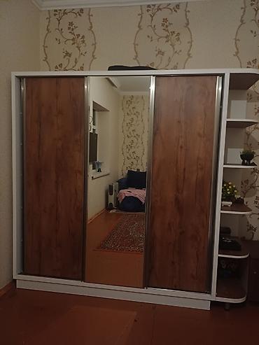 borular: Güzgülü sürgülü dolab - Üç qapılı, orta qapı tam boy güzgülüdür. - — 1