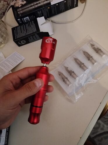 Dırnaq qurutma lampaları: Qırmızı rəngli simsiz döymə maşını (pen tip) - Alüminium gövdə