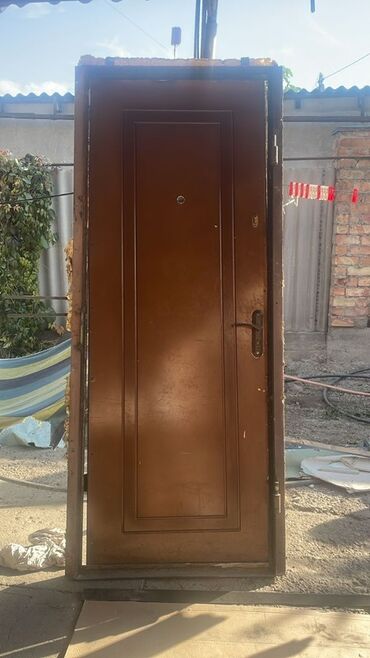 дверь наружный металлический: Двери в частный дом, Металл, Правосторонняя, цвет - Коричневый