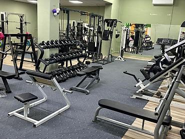 Аренда спортивных залов: ПРОДАЮТСЯ ТРЕНАЖЕРЫ+ШКАФЫ/КОВРЫ/СТОЙКИ цена договорная ! + Тренажёрный — 5