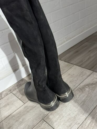 кожанные ботинки: Высокие женские сапоги до колена, черные. - Материал: комбинированная