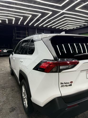 Toyota: Toyota RAV4: 2021 г., 2.5 л, Автомат, Бензиновая, Кроссовер — 6