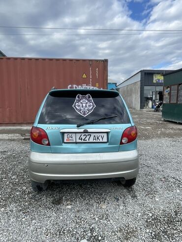 Daewoo: Автомобиль Daewoo Matiz, компактный хэтчбек бирюзового цвета с