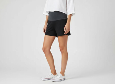 krótkie spodenki nike tech fleece: Shorts for women, size S