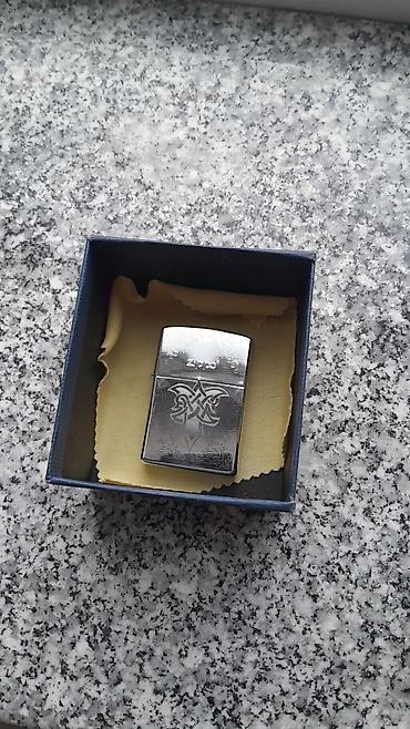 a herifi: Məhsul: Zippo benzinli alışqan Təsvir: - Orijinal Zippo, alt hissədə — 5
