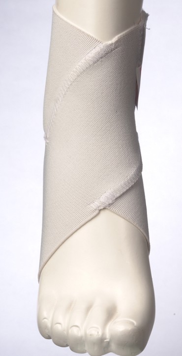женщины в корсетах: Бандаж голеностопа эластичный Комф-Орт К-905 Бандаж выполнен в форме