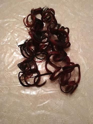 Другое: 1. парик - пряди черного и малинового цвета, челка, косой пробор — 24