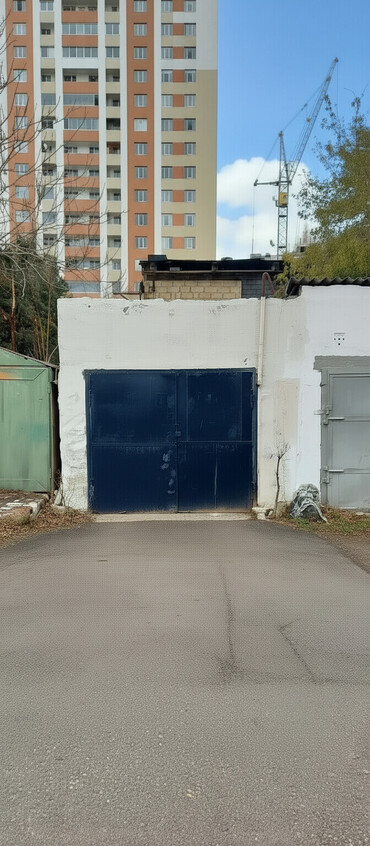 Kirayə qaraj: 27 kv. m, 4 * 7 * 2 Daş Kommunal xətlər qoşulmayıb — 2