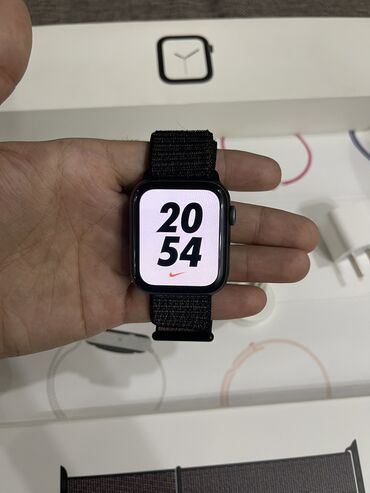 Apple Watch: Продаю Apple Watch 4 44mm оригинал Аккумулятор 82% держит отлично