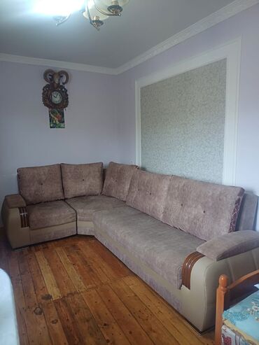 Bayraqlar: Künc divan, İşlənmiş, Açılan, Bazalı