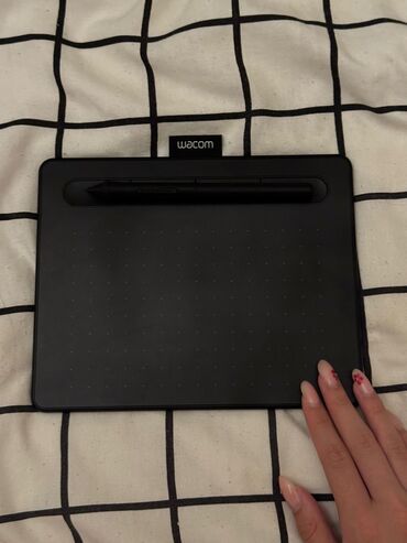 Kompüter, noutbuk və planşetlər: Qrafik dijital şəkil çəkmək üçün planşet adı wacom intuos s Nizami