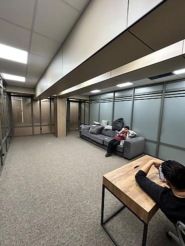 Аренда офисов: Сдаю Офис целиком: IT-компания, 34 м², В жилом комплексе, С ремонтом, Первая линия — 2