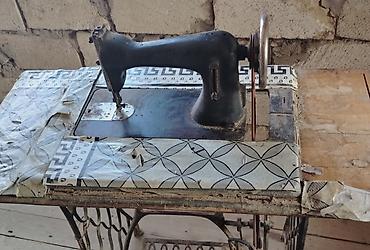 antik samovar: Ayaq pedallı tikiş maşını - Mexaniki, pedallı idarəetmə: elektrik — 1