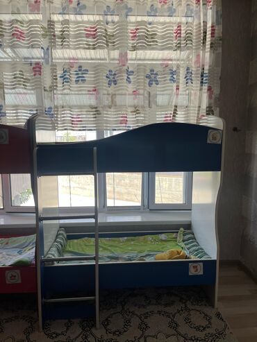 бортики от падения: Балдар үчүн эки ярустуу, Колдонулган, Табигый жыгач, түсү - Кызыл
