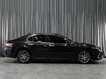 corolla 2018: Toyota Camry: 2023 г., 2.5 л, Автомат, Бензин, Седан — 4