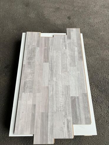Laminat: Salam laminatlarimiz 31 32 33 klass olmagala hər rəg secimi var 250 yə — 37