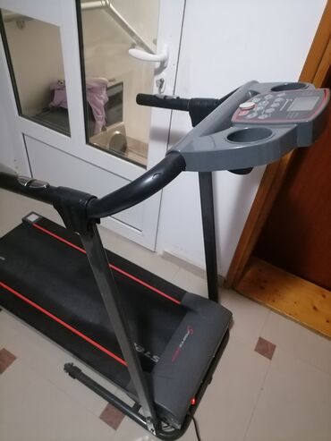 Trake za trčanje: Traka za trčanje Sportstech F10 - Kompaktna električna traka sa — 14