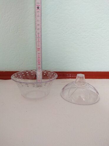 Другие товары для кухни: Продаю: 1. Блюдо глиняное, диаметр 36 см., цена 200 сом; 2. Тарелки — 15