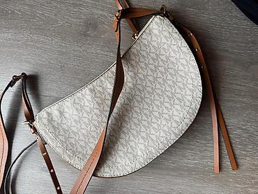 çanta: Ideal vəziyyətdə Michael Kors çanta.
Yenidən seçilmir — 2