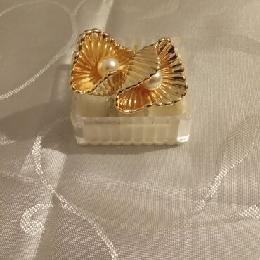 золотые украшения: Продаю очень нежные серьги-гвоздики в виде кораллов. Не чернеет, не