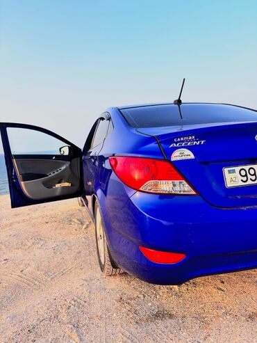 Hyundai: Hyundai Accent: 1.6 l | 2012 il Sedan — 11