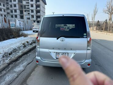 Toyota: Toyota Voxy: 2003 г., 2 л, Автомат, Бензин