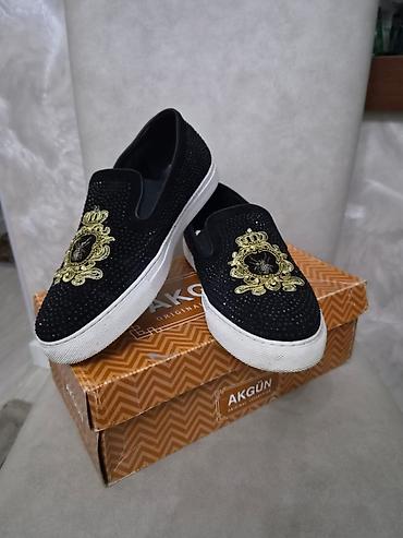 yaz basanoşkalar: "Dolce & Gabbana " Ayaqqabısı Yenidir--- Yaz - Yay — 1