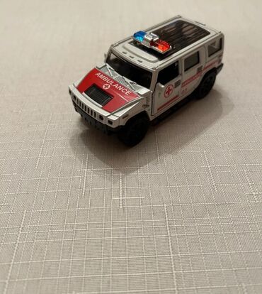 Uşaq geyimi və ayaqqabıları: Təcili Satılır. Endirim Var. Hummer Ambulance modelka satılır