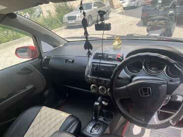 заднее стекло фит: Сдаю в аренду: Легковое авто, Под выкуп