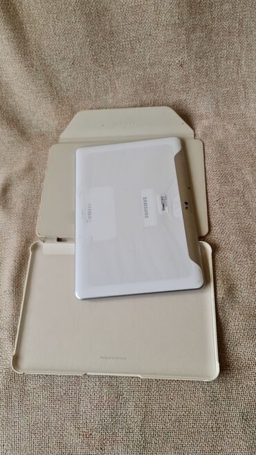 Tableti: Tablet samsung kao nov ima jos folije na sebi samo proban.veliki 10.1 — 2