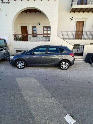 Transport: Opel Astra: 1.4 l | 2011 year 153000 km. Hatchback