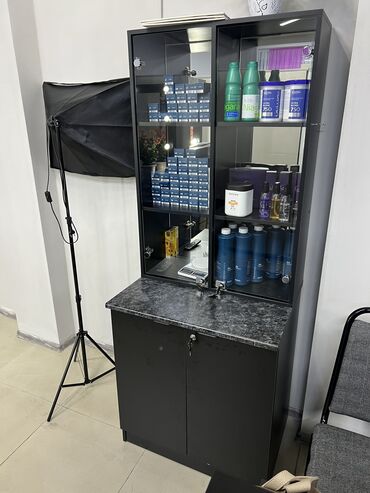 Другое оборудование для салонов красоты: Маникюрный стол Полки под лаки Лабораторный шкаф Шкаф под сухожар — 48