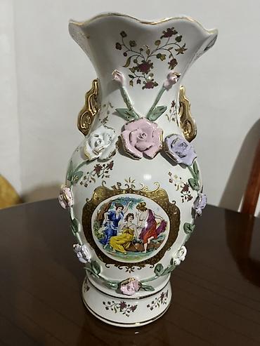 Vazalar: Bir vaza, Farfor — 1