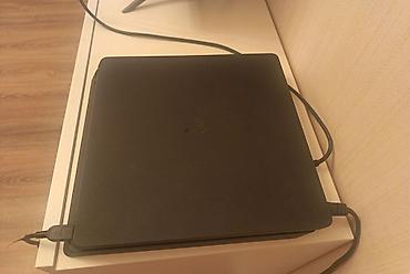 Видеоигры и приставки: PlayStation 4 Slim oyun konsolu Xüsusiyyətlər: - Model: PS4 Slim — 2
