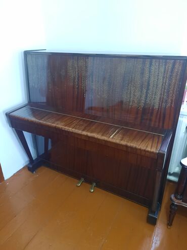 детское музыкальное пианино со стульчиком: Продаю пианино Беларусь . Торг уместен