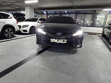 5 115: Toyota Camry: 2021 г., 2.5 л, Автомат, Гибрид, Седан — 1
