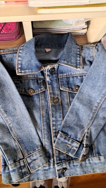 Dəstlər: Uşaq üçün denim cins gödəkçə, qolunda bir düyməsi qopub - Ölçü: 110