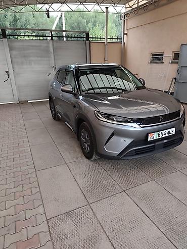некся двери: BYD Qin: 2025 г., Электромобиль — 1