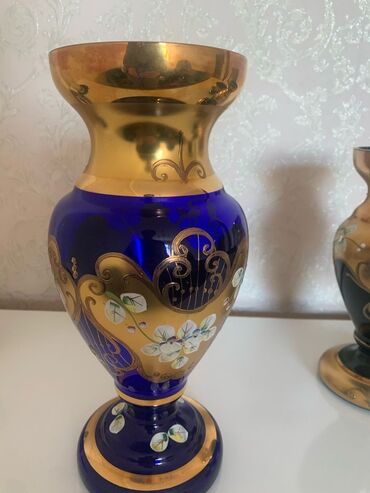Güzgülər: Bir vaza, Bogem şüşəsi
