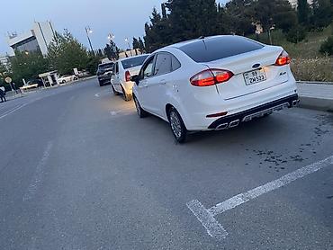 diffuser satisi: Ford Fiesta sedan – ağ rəng, 4 qapı, kompakt sinif. Xarici — 2