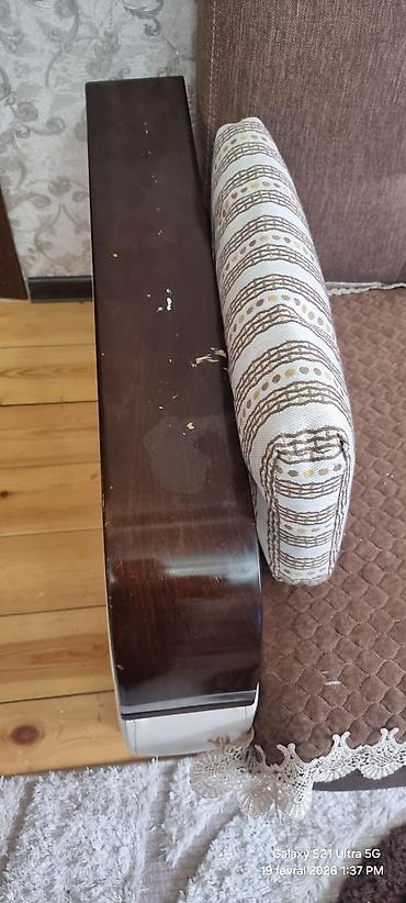 dekor divar: TECILI SATILIR. Divan ve 2 kreslo bazalidi hamisi, 350 man. Ag qonaq — 8