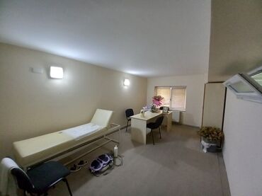 Ofislər: TƏCİLİ SATILIR: Natiq Şahbazov küçəsində, 150 m² sahəsi olan geniş və — 6