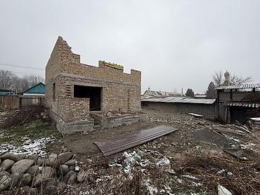 Строительный кирпич: Продаётся кирпичный недострой на участке. - Материал стен: полнотелый — 4