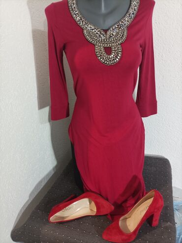 haljinica broj: Haljinica crvena manji broj savrsena kao nova i cipelice sa stabilnom