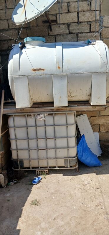 su cəni̇: Su çəni. 1500 l. yanında balaca çat var. 100l salamatdı. digah